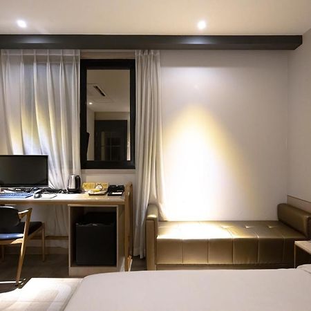 Hound Hotel Seomyeon-Beomcheon Пусан Экстерьер фото