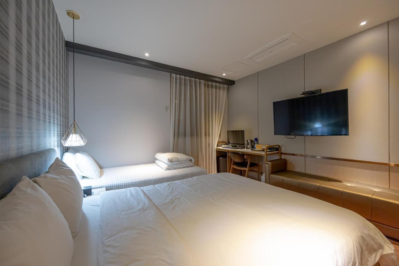 Hound Hotel Seomyeon-Beomcheon Пусан Экстерьер фото